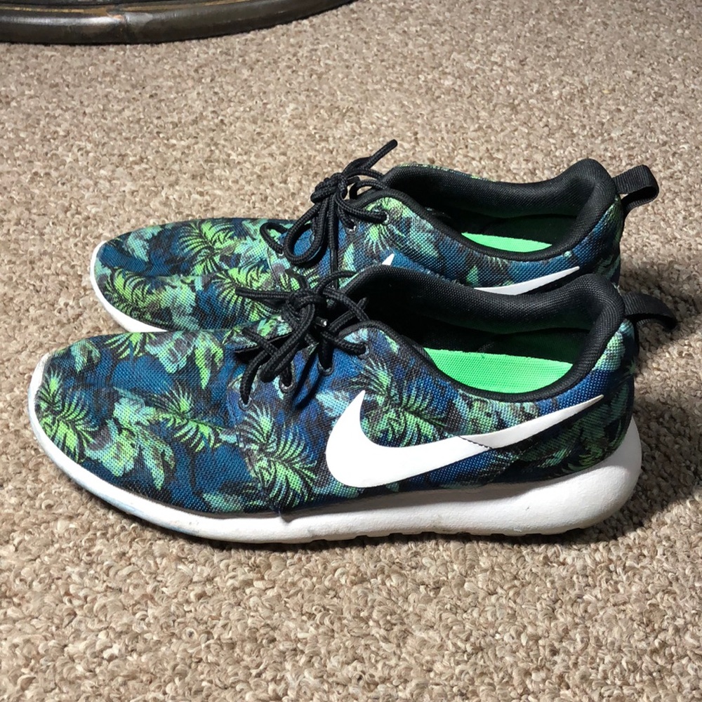 Nike roshe shoes